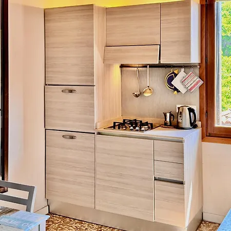 Luce Fantasia E Tv 70p A 2 Minuti Dalla *