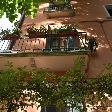 Luce Fantasia E Tv 70p A 2 Minuti Dalla Apartment Lido di Venezia