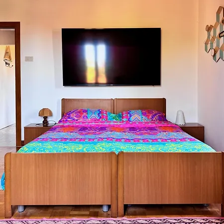 Apartment Luce Fantasia E Tv 70p A 2 Minuti Dalla