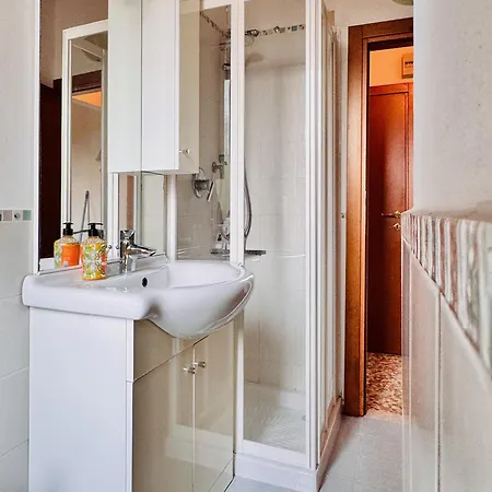 Luce Fantasia E Tv 70p A 2 Minuti Dalla Appartamento Venezia Lido